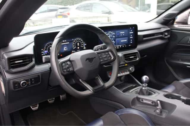 Ford Mustang (2024) thumbnail 4