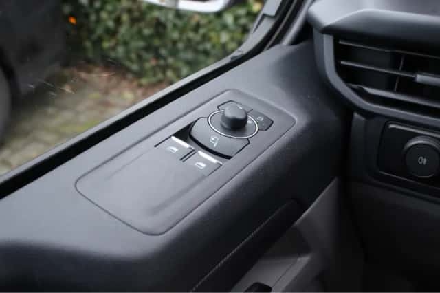 Ford Transit Custom (2024) thumbnail 25