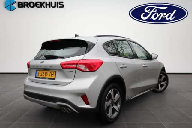 Ford Focus (2021) thumbnail 2