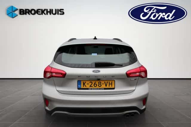 Ford Focus (2021) thumbnail 4