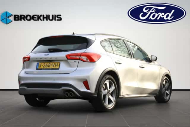 Ford Focus (2021) thumbnail 5