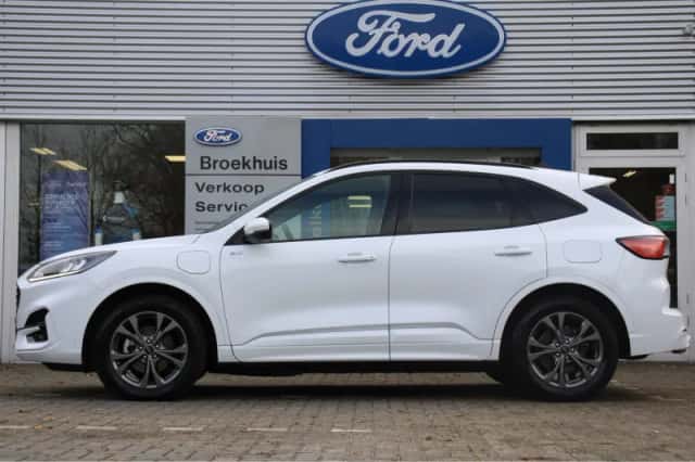 Ford Kuga (2023) thumbnail 2