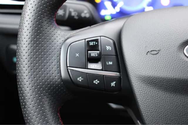 Ford Kuga (2023) thumbnail 16