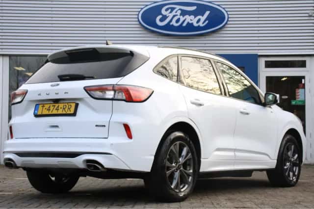 Ford Kuga (2023) thumbnail 3