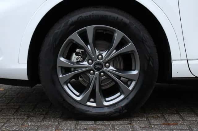 Ford Kuga (2023) thumbnail 38
