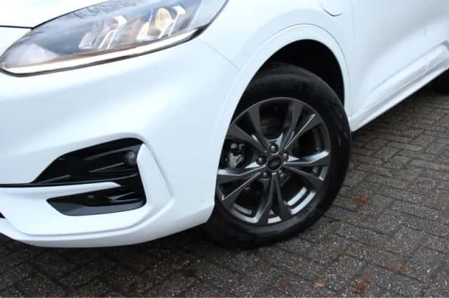 Ford Kuga (2023) thumbnail 39