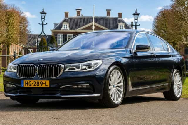 BMW 7-Serie (2015) thumbnail 1