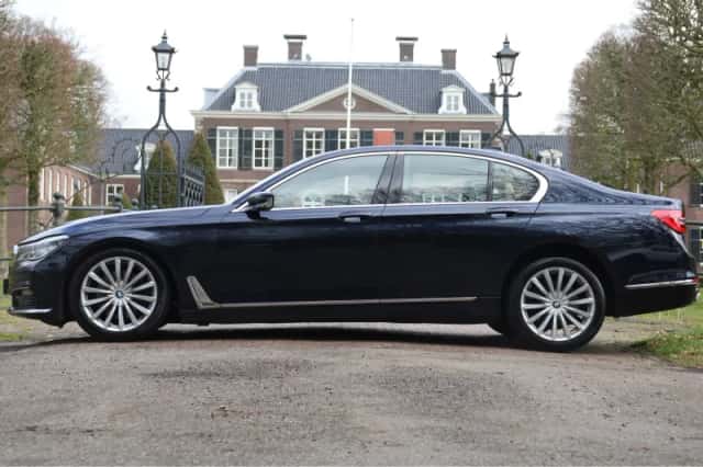 BMW 7-Serie (2015) thumbnail 2