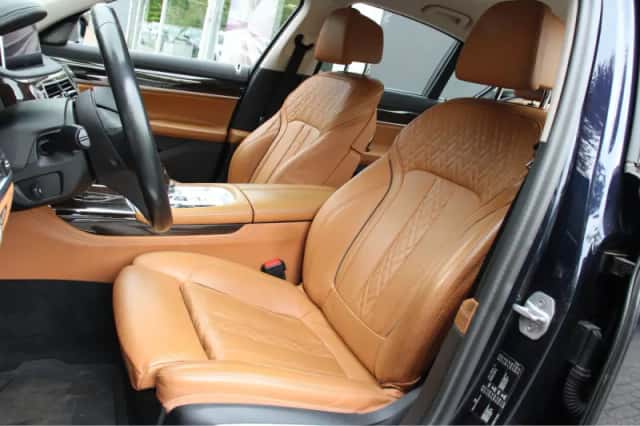 BMW 7-Serie (2015) thumbnail 11