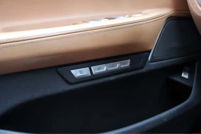BMW 7-Serie (2015) thumbnail 14