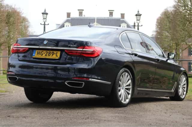 BMW 7-Serie (2015) thumbnail 3