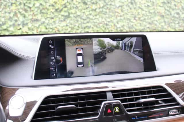 BMW 7-Serie (2015) thumbnail 22