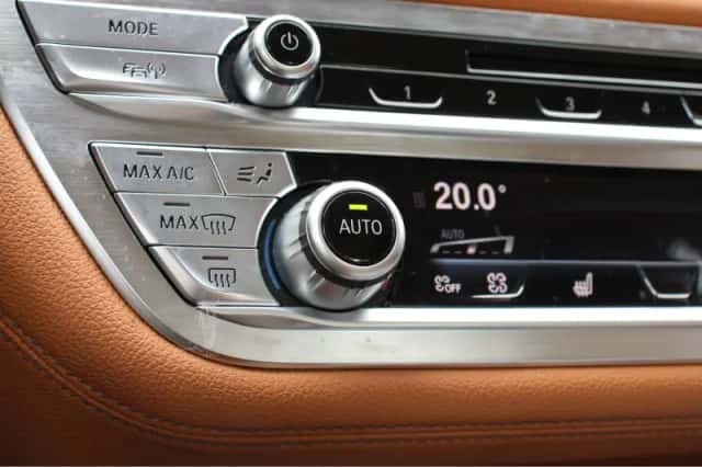 BMW 7-Serie (2015) thumbnail 27