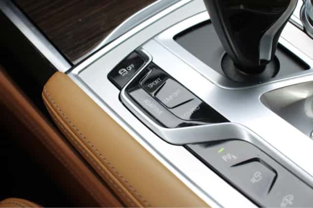 BMW 7-Serie (2015) thumbnail 28