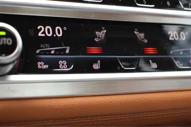 BMW 7-Serie (2015) thumbnail 31