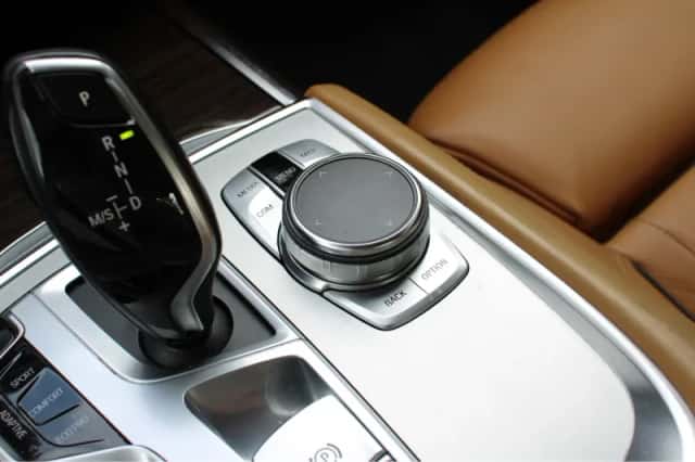 BMW 7-Serie (2015) thumbnail 34
