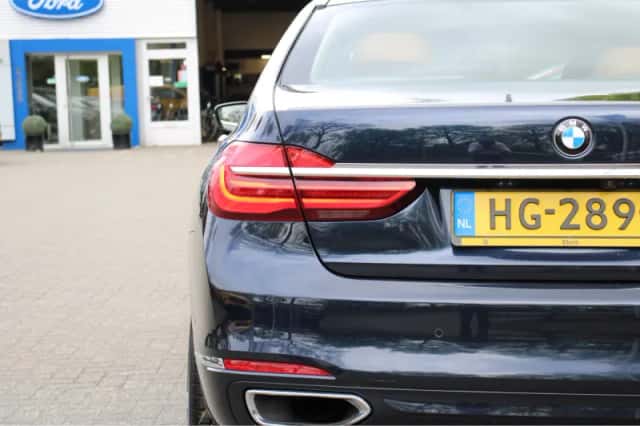 BMW 7-Serie (2015) thumbnail 35