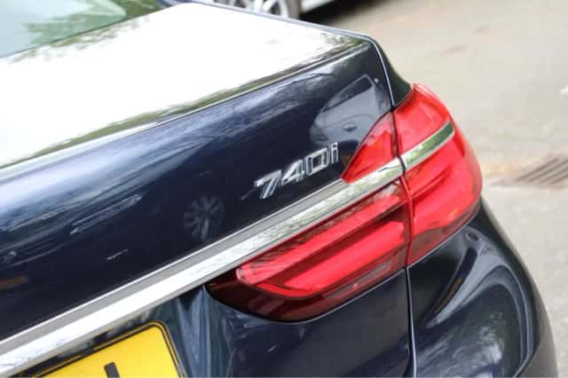 BMW 7-Serie (2015) thumbnail 36