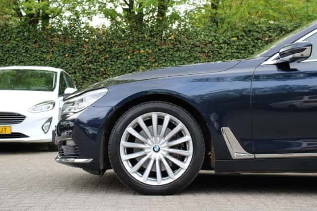 BMW 7-Serie (2015) thumbnail 37