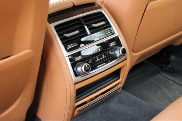 BMW 7-Serie (2015) thumbnail 40