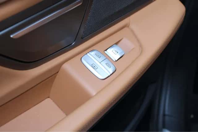 BMW 7-Serie (2015) thumbnail 41