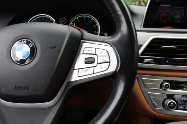BMW 7-Serie (2015) thumbnail 8