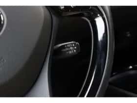 Toyota C-HR (2019) thumbnail 12
