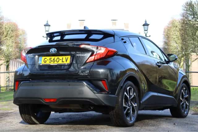 Toyota C-HR (2019) thumbnail 3