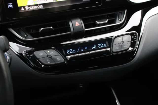 Toyota C-HR (2019) thumbnail 22