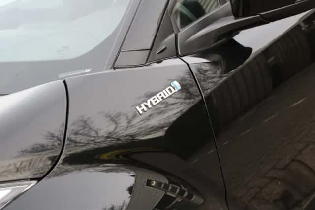 Toyota C-HR (2019) thumbnail 30