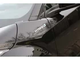 Toyota C-HR (2019) thumbnail 30