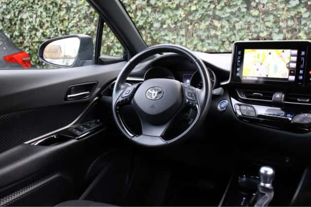 Toyota C-HR (2019) thumbnail 9