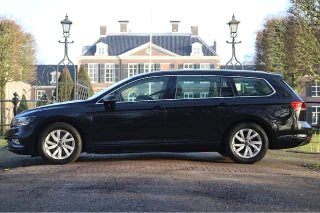 Volkswagen Passat (2021) thumbnail 2