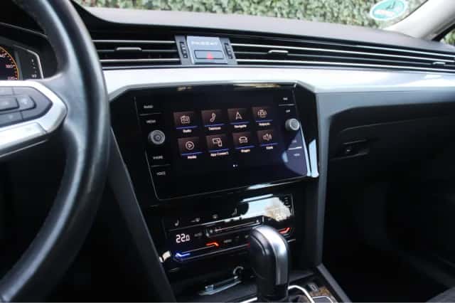 Volkswagen Passat (2021) thumbnail 16