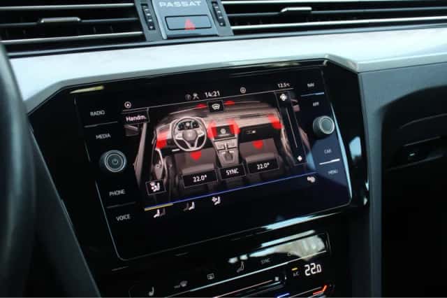 Volkswagen Passat (2021) thumbnail 22