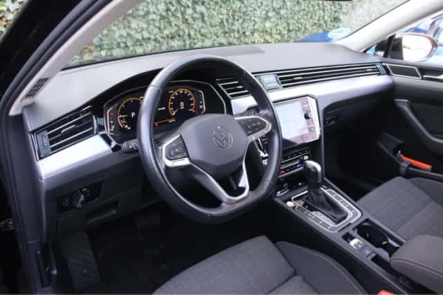 Volkswagen Passat (2021) thumbnail 4
