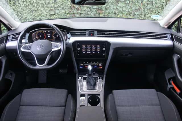 Volkswagen Passat (2021) thumbnail 5