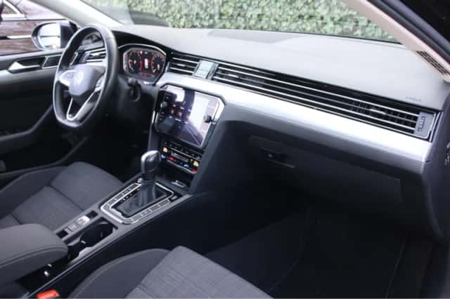 Volkswagen Passat (2021) thumbnail 6