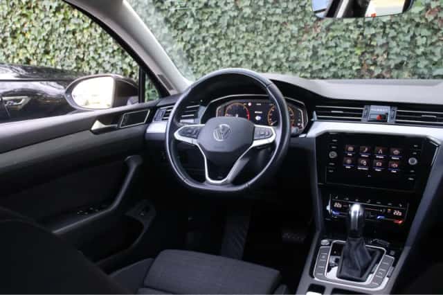Volkswagen Passat (2021) thumbnail 7