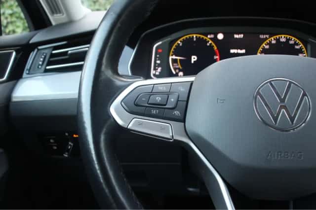 Volkswagen Passat (2021) thumbnail 10