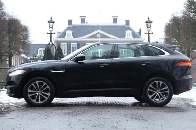 Jaguar F-Pace (2017) thumbnail 2