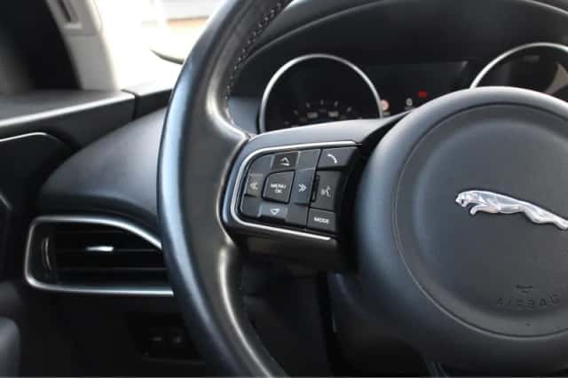 Jaguar F-Pace (2017) thumbnail 11