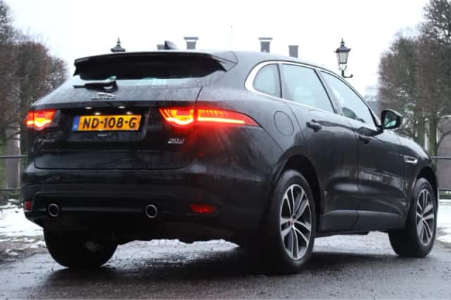 Jaguar F-Pace (2017) thumbnail 3