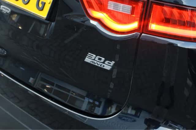 Jaguar F-Pace (2017) thumbnail 32