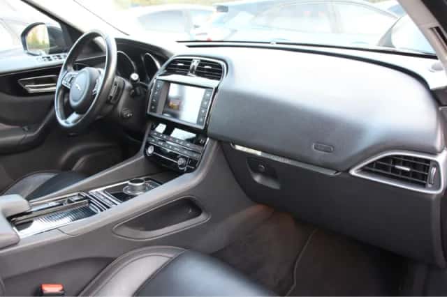 Jaguar F-Pace (2017) thumbnail 6