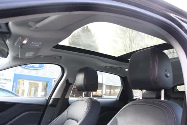 Jaguar F-Pace (2017) thumbnail 9