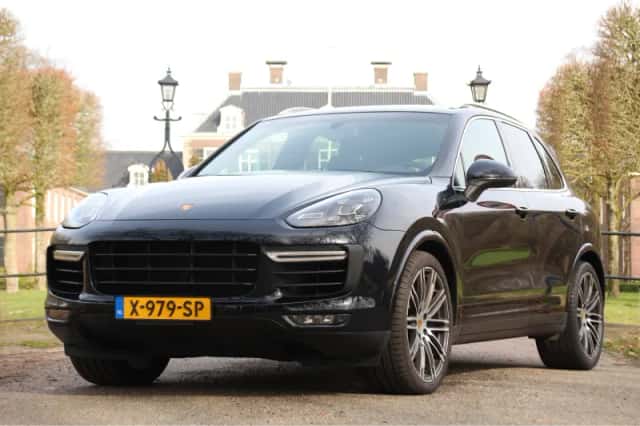 Porsche Cayenne (2015) thumbnail 1