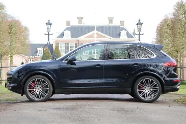 Porsche Cayenne (2015) thumbnail 2