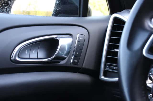 Porsche Cayenne (2015) thumbnail 17