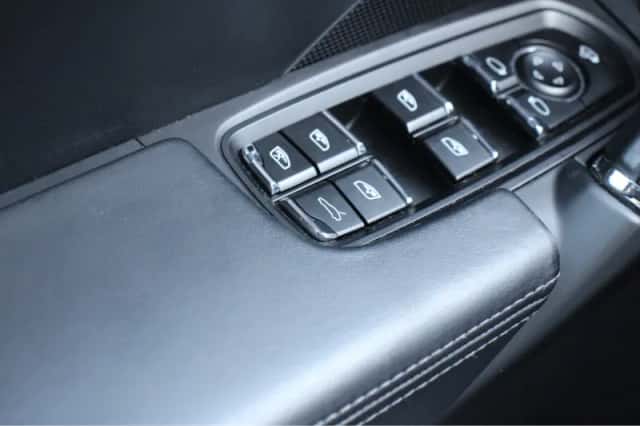 Porsche Cayenne (2015) thumbnail 19